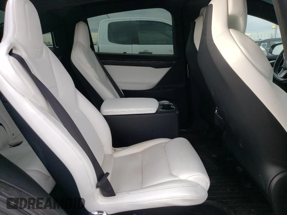 2017 Tesla Model X 90D z VIN 5YJXCBE2XHF060912, wystawiony jako Copart lot #85946834 z przebiegiem 135 277 mil mil oraz Szkoda całkowita • Salvage title. Historia ofert i sprzedaży dostępna na DreamBid. Obrazek 11.