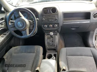 2013 Jeep Patriot Latitude z VIN 1C4NJRFB6DD192250, wystawiony jako Copart lot #54366235 z przebiegiem 111 817 mil mil oraz Szkoda całkowita • Salvage title. Historia ofert i sprzedaży dostępna na DreamBid. Obrazek 8.