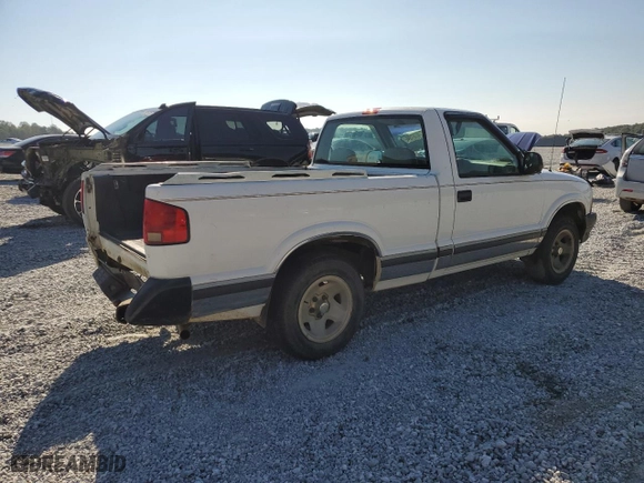 1996 Chevrolet S-10 with VIN 1GCCS1447TK122230, listed as a Copart auction lot 72028104 with 131,360 mi miles and Salvage Title. Bid and sale history available at carsss.com. Image 3.
