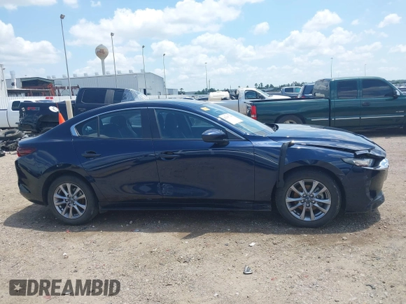 2021 Mazda 3 S z VIN JM1BPAAL6M1331460, wystawiony jako IAAI lot #42197743 z przebiegiem 53 972 mil mil oraz . Historia ofert i sprzedaży dostępna na DreamBid. Obrazek 13.