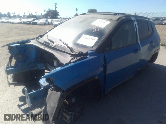 2020 Jeep Compass Latitude z VIN 3C4NJDBB7LT240954, wystawiony jako IAAI lot #37092535 z przebiegiem Nie podano mil oraz . Historia ofert i sprzedaży dostępna na DreamBid. Obrazek 17.