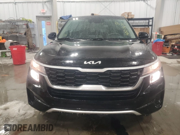 2023 Kia Seltos LX with VIN KNDEPCAAXP7432087, listed as a Copart auction lot 45011675 with 40,460 mi miles and Clean title. Bid and sale history available at DreamBid. Image 5.