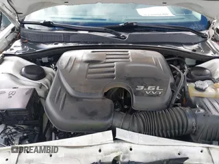 2019 Chrysler 300 Limited with VIN 2C3CCAKGXKH577948, listed as a IAAI auction lot 40908813 with 117,602 mi miles. Bid and sale history available at carsss.com. Image 10.