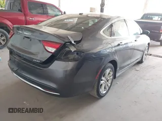 2015 Chrysler 200 Limited z VIN 1C3CCCAB7FN564539, wystawiony jako IAAI lot #42218003 z przebiegiem 110 084 mil mil oraz . Historia ofert i sprzedaży dostępna na DreamBid. Obrazek 4.