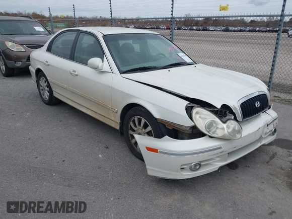 2002 Hyundai Sonata GLS with VIN KMHWF35HX2A523401, listed as a IAAI auction lot 41502680 with 176,283 mi miles. Bid and sale history available at carsss.com. Image 1.