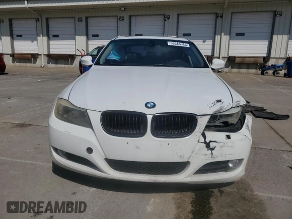 2011 BMW 3 Series 328i xDrive z VIN WBAPK5G56BNN30256, wystawiony jako Copart lot #56386585 z przebiegiem 141 571 mil mil oraz Szkoda całkowita • Salvage title. Historia ofert i sprzedaży dostępna na DreamBid. Obrazek 5.