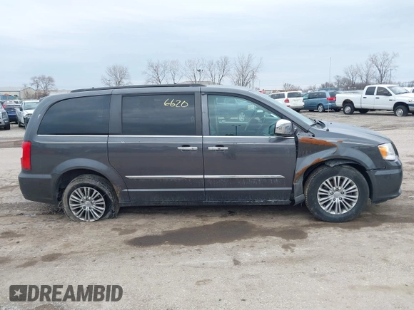 2015 Chrysler Town & Country Touring-L with VIN 2C4RC1CG4FR525588, listed as a IAAI auction lot 41696620 with 225,297 mi miles. Bid and sale history available at carsss.com. Image 13.
