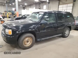 1999 Cadillac Escalade z VIN 1GYEK13R7XR415140, wystawiony jako Copart lot #52246165 z przebiegiem 125 785 mil mil oraz Czysty tytuł • Clean title. Historia ofert i sprzedaży dostępna na DreamBid. Obrazek 1.