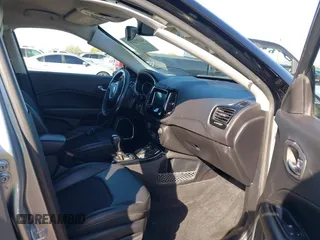 2018 Jeep Compass Latitude with VIN 3C4NJDBB6JT299247, listed as a IAAI auction lot 41591106 with 48,685 mi miles. Bid and sale history available at carsss.com. Image 5.
