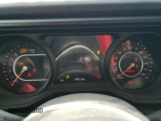 2024 Jeep Wrangler Rubicon z VIN 1C4PJXFG6RW261748, wystawiony jako Copart lot #44166485 z przebiegiem 7 911 mil mil oraz Szkoda całkowita • Salvage title. Historia ofert i sprzedaży dostępna na DreamBid. Obrazek 9.