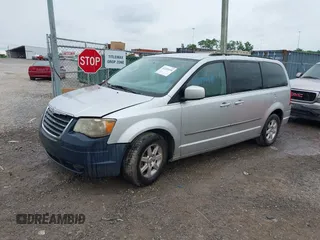 2010 Chrysler Town & Country Touring z VIN 2A4RR5D12AR198014, wystawiony jako IAAI lot #42220458 z przebiegiem 182 529 mil mil oraz . Historia ofert i sprzedaży dostępna na DreamBid. Obrazek 2.