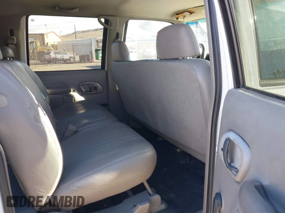 1999 Chevrolet Suburban with VIN 3GNEC16R1XG208071, listed as a IAAI auction lot 41422385 with 152,692 mi miles. Bid and sale history available at carsss.com. Image 8.