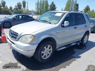 2000 Mercedes-Benz M-Class with VIN 4JGAB72E4YA166927, listed as a IAAI auction lot 42081618 with 277,078 mi miles. Bid and sale history available at carsss.com. Image 2.