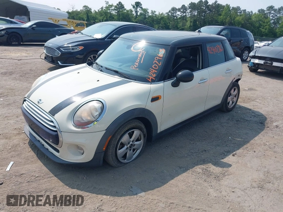 2015 MINI Hardtop 4 Door with VIN WMWXS5C5XFT827330, listed as a IAAI auction lot 42402965 with 140,648 mi miles and . Bid and sale history available at DreamBid. Image 2.