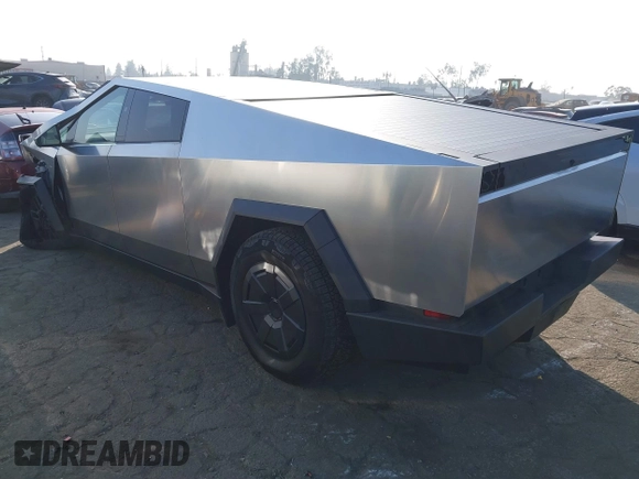 2024 Tesla Cybertruck с VIN 7G2CEHEDXRA050258, выставлен на аукционе IAAI как лот 41200586 с пробегом 495 миль миль и . История ставок и продаж доступна на DreamBid. Изображение 3.