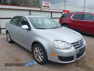 2010 Volkswagen Jetta Sedan Limited with VIN 3VWRX7AJ3AM096995, listed as a IAAI auction lot 41710936 with 120,875 mi miles. Bid and sale history available at carsss.com. Image 1.