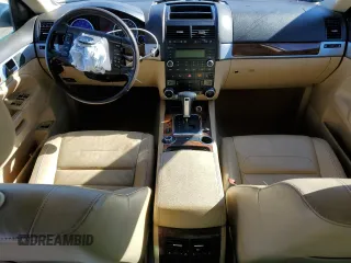 2008 Volkswagen Touareg V6 z VIN WVGBE77L88D024775, wystawiony jako Copart lot #83843144 z przebiegiem 152 413 mil mil oraz Szkoda całkowita • Salvage title. Historia ofert i sprzedaży dostępna na DreamBid. Obrazek 8.