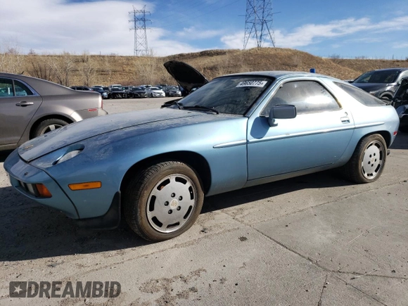 1985 Porsche 928 z VIN WP0JB092XFS860634, wystawiony jako Copart lot #49650775 z przebiegiem 140 644 mil mil oraz Czysty tytuł • Clean title. Historia ofert i sprzedaży dostępna na DreamBid. Obrazek 1.