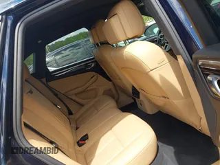 2018 Porsche Macan with VIN WP1AA2A57JLB02790, listed as a IAAI auction lot 42001685 with 59,313 mi miles. Bid and sale history available at carsss.com. Image 8.