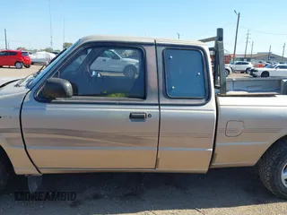 1996 Mazda B-Series Truck SE z VIN 4F4CR16U1TTM09587, wystawiony jako IAAI lot #42232994 z przebiegiem 22 310 mil mil oraz . Historia ofert i sprzedaży dostępna na DreamBid. Obrazek 15.