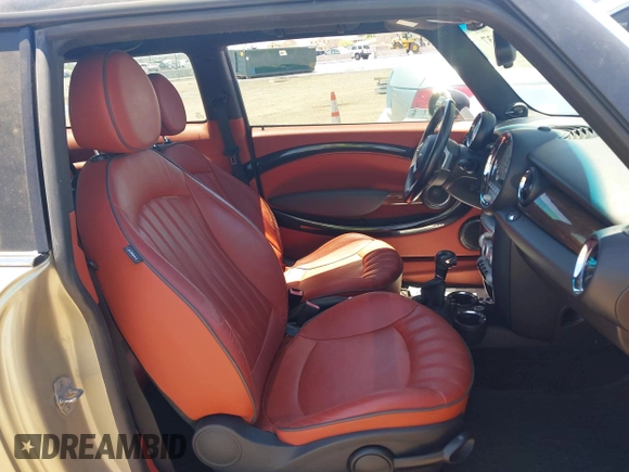 2010 MINI Hardtop S with VIN WMWMF7C50ATZ71187, listed as a IAAI auction lot 42440637 with 82,595 mi miles and . Bid and sale history available at DreamBid. Image 5.