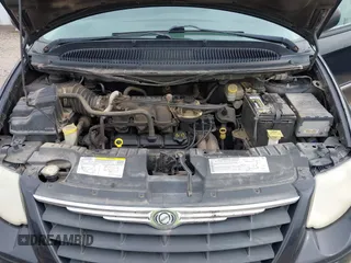 2005 Chrysler Town & Country Touring with VIN 2C4GP54L45R277761, listed as a IAAI auction lot 42144191 with 140,864 mi miles and . Bid and sale history available at DreamBid. Image 10.