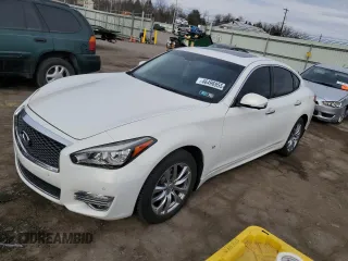 2015 Infiniti Q70 z VIN JN1BY1AR0FM561260, wystawiony jako Copart lot #46496955 z przebiegiem 69 792 mil mil oraz Szkoda całkowita • Salvage title. Historia ofert i sprzedaży dostępna na DreamBid. Obrazek 1.