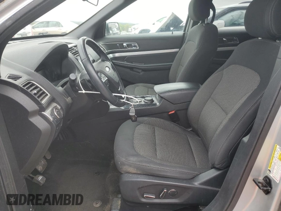 2017 Ford Explorer XLT z VIN 1FM5K8D81HGE35946, wystawiony jako Copart lot #55264305 z przebiegiem 157 863 mil mil oraz Czysty tytuł • Clean title. Historia ofert i sprzedaży dostępna na DreamBid. Obrazek 7.