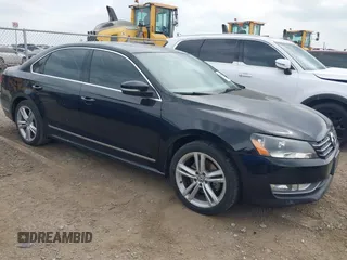 2014 Volkswagen Passat TDI SEL Premium with VIN 1VWCN7A33EC068280, listed as a IAAI auction lot 42086420 with 153,656 mi miles. Bid and sale history available at carsss.com. Image 1.