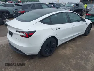 2025 Tesla Model 3 Long Range с VIN 5YJ3E1EB5SF893625, выставлен на аукционе IAAI как лот 42476724 с пробегом 4 445 миль миль и . История ставок и продаж доступна на DreamBid. Изображение 4.