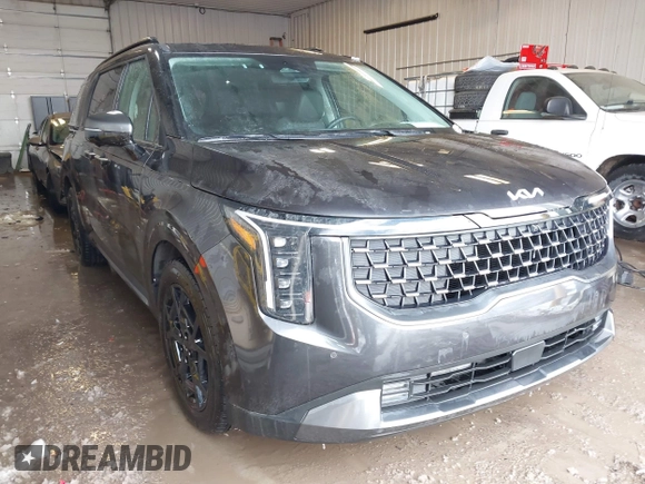 2025 Kia Carnival SX with VIN KNDNE5K33S6467800, listed as a IAAI auction lot 41624780 with 4,456 mi miles and . Bid and sale history available at DreamBid. Image 1.