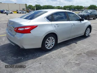 2016 Nissan Altima 2.5 S with VIN 1N4AL3AP1GN320391, listed as a IAAI auction lot 42207672 with 129,754 mi miles. Bid and sale history available at carsss.com. Image 4.