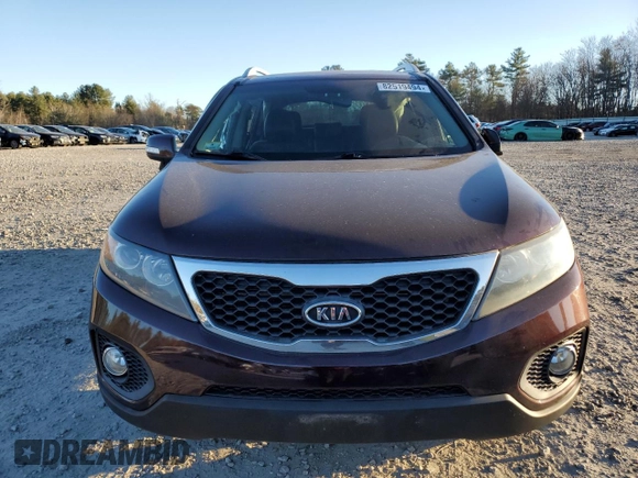 2013 Kia Sorento EX z VIN 5XYKUDA20DG335652, wystawiony jako Copart lot #82519494 z przebiegiem 107 705 mil mil oraz Czysty tytuł • Clean title. Historia ofert i sprzedaży dostępna na DreamBid. Obrazek 5.