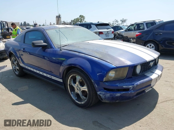 2005 Ford Mustang Deluxe with VIN 1ZVFT80N355260024, listed as a IAAI auction lot 42570131 with Not provided miles and . Bid and sale history available at DreamBid. Image 1.
