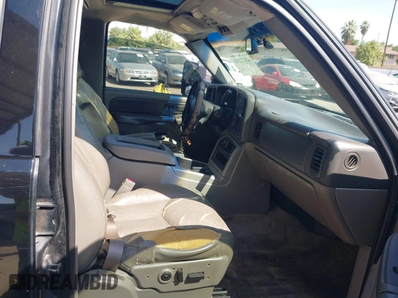 2003 Chevrolet Tahoe LS z VIN 1GNEC13T53J331221, wystawiony jako IAAI lot #42422243 z przebiegiem Nie podano mil oraz . Historia ofert i sprzedaży dostępna na DreamBid. Obrazek 5.