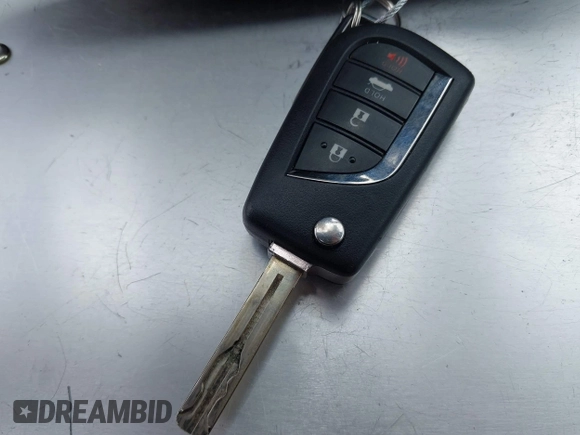 2019 Toyota Camry LE z VIN 4T1B11HK8KU819721, wystawiony jako IAAI lot #42127411 z przebiegiem 101 333 mil mil oraz . Historia ofert i sprzedaży dostępna na DreamBid. Obrazek 11.