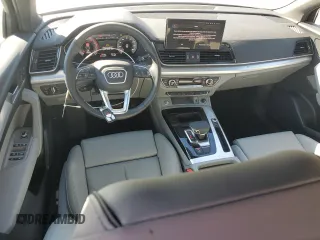 2025 Audi Q5 S line Premium z VIN WA1GAAFY0S2020331, wystawiony jako Copart lot #45718875 z przebiegiem 7314 mil mil oraz Tytuł czysty. Historia ofert i sprzedaży dostępna na DreamBid. Obrazek 8.