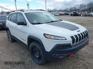2017 Jeep Cherokee Trailhawk z VIN 1C4PJMBS4HW647835, wystawiony jako IAAI lot #41375077 z przebiegiem 87 208 mil mil oraz . Historia ofert i sprzedaży dostępna na DreamBid. Obrazek 1.