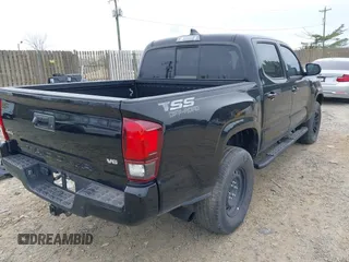 2022 Toyota Tacoma SR z VIN 3TYCZ5AN8NT096091, wystawiony jako IAAI lot #41966344 z przebiegiem 6 536 mil mil oraz . Historia ofert i sprzedaży dostępna na DreamBid. Obrazek 4.