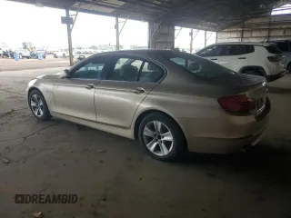 2012 BMW 5 Series 528i z VIN WBAXG5C50CDW85402, wystawiony jako Copart lot #56909125 z przebiegiem Nie podano mil oraz Czysty tytuł • Clean title. Historia ofert i sprzedaży dostępna na DreamBid. Obrazek 2.