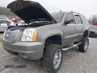 2007 GMC Yukon SLT with VIN 1GKFC13J17J277647, listed as a IAAI auction lot 41455860 with 200,035 mi miles. Bid and sale history available at carsss.com. Image 2.
