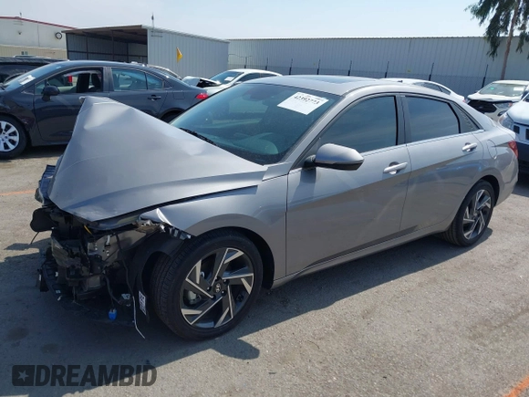 2024 Hyundai Elantra Limited z VIN KMHLN4DJ7RU096025, wystawiony jako IAAI lot #42392773 z przebiegiem 11 616 mil mil oraz . Historia ofert i sprzedaży dostępna na DreamBid. Obrazek 2.