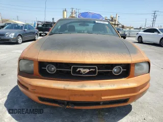 2007 Ford Mustang Deluxe z VIN 1ZVHT80N275227754, wystawiony jako Copart lot #58585035 z przebiegiem 160 466 mil mil oraz Nie do naprawy • Non repairable. Historia ofert i sprzedaży dostępna na DreamBid. Obrazek 5.