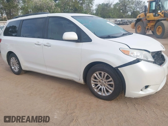 2015 Toyota Sienna XLE with VIN 5TDYK3DC8FS639221, listed as a IAAI auction lot 41891188 with 195,610 mi miles. Bid and sale history available at carsss.com. Image 1.