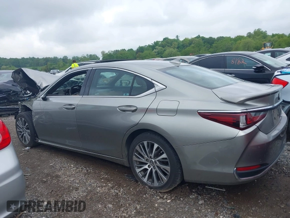 2021 Lexus ES 250 z VIN 58AD11D11MU002155, wystawiony jako IAAI lot #42186499 z przebiegiem 49 539 mil mil oraz . Historia ofert i sprzedaży dostępna na DreamBid. Obrazek 13.