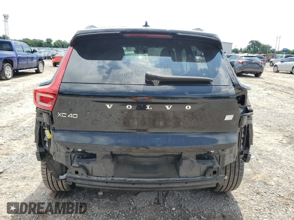 2023 Volvo XC40 Ultimate z VIN YV4ED3UM2P2109080, wystawiony jako Copart lot #58180915 z przebiegiem 20 137 mil mil oraz Szkoda całkowita • Salvage title. Historia ofert i sprzedaży dostępna na DreamBid. Obrazek 6.