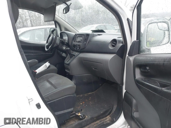 2015 Nissan NV200 SV with VIN 3N6CM0KN6FK713784, listed as a IAAI auction lot 41834734 with 190,056 mi miles. Bid and sale history available at carsss.com. Image 5.