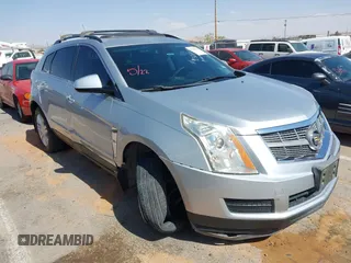 2010 Cadillac SRX z VIN 3GYFNGEY5AS652023, wystawiony jako IAAI lot #42328744 z przebiegiem 176 378 mil mil oraz . Historia ofert i sprzedaży dostępna na DreamBid. Obrazek 1.