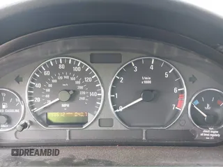 1999 BMW Z3 z VIN 4USCH3336XLF40956, wystawiony jako IAAI lot #41940092 z przebiegiem 198 612 mil mil oraz . Historia ofert i sprzedaży dostępna na DreamBid. Obrazek 7.