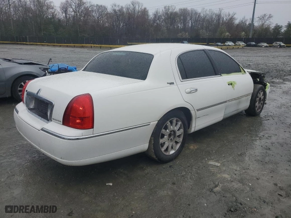 2006 Lincoln Town Car Signature Limited with VIN 1LNHM82V26Y620711, listed as a Copart auction lot 50070465 with 224,264 mi miles and Salvage Title. Bid and sale history available at carsss.com. Image 3.